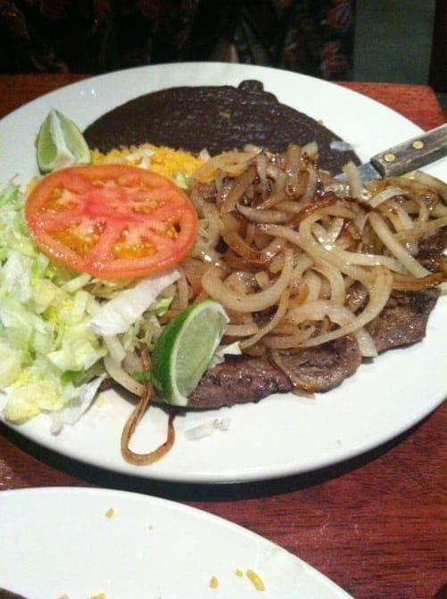 P8. Bistec Encebollado.