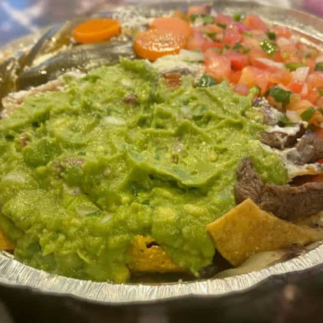 71. Nachos Con Bistec.