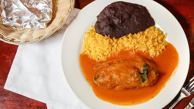 P12. Chiles Rellenos.